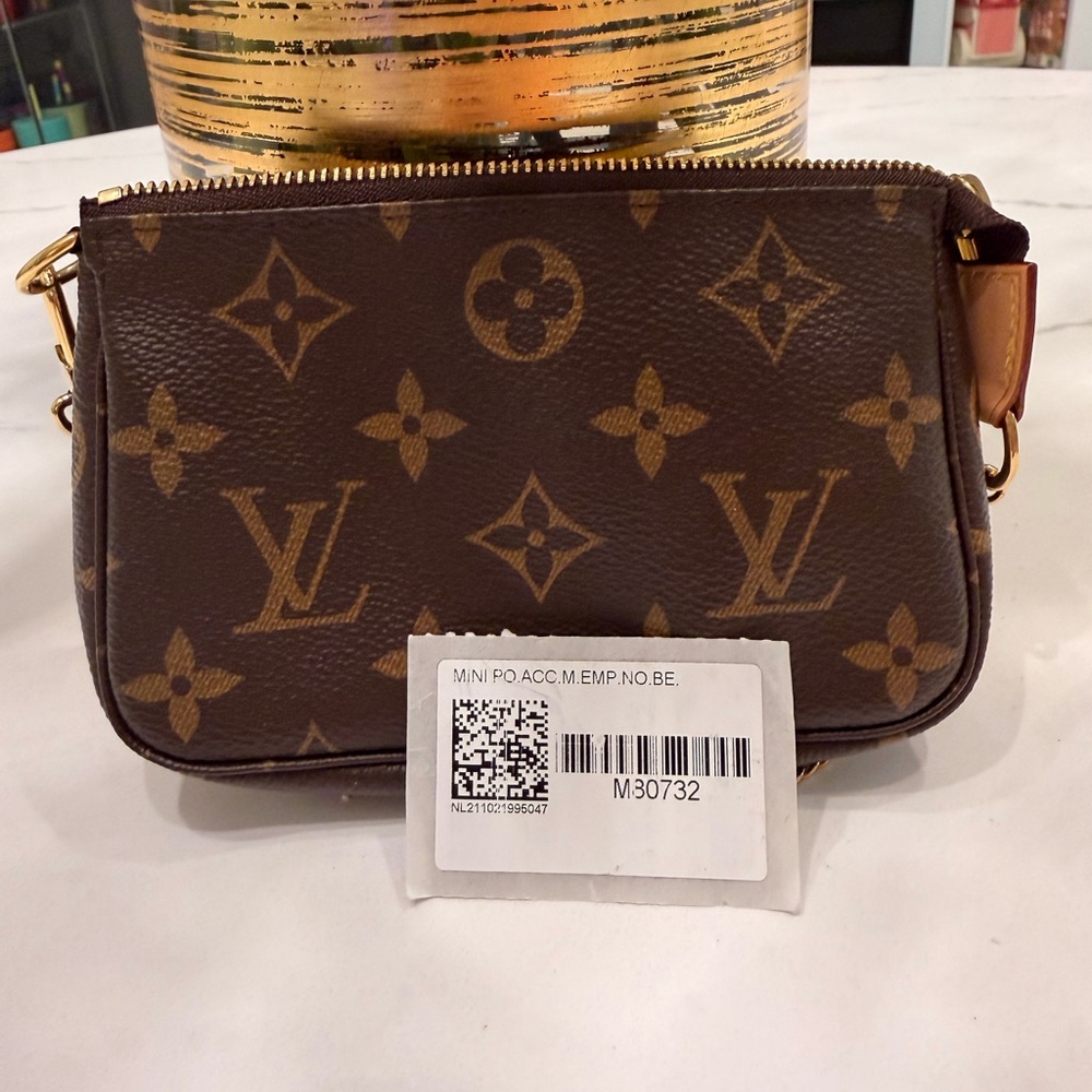 “New”!  Louis Vuitton  pochette Accessories
